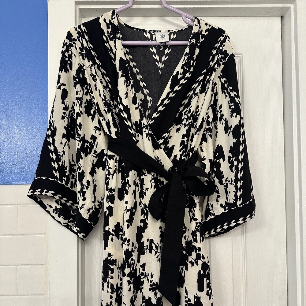 Black and White Knee-length Cabi Dress with Pockets